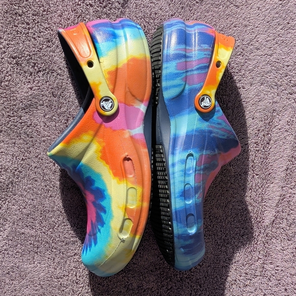 Tie-Dyed Crocs Unisex Men's 10 Or Women's 12 - Picture 4 of 13